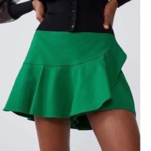 Zara Green Ruffle Mini Skort | Stylish and Versatile | Size XL